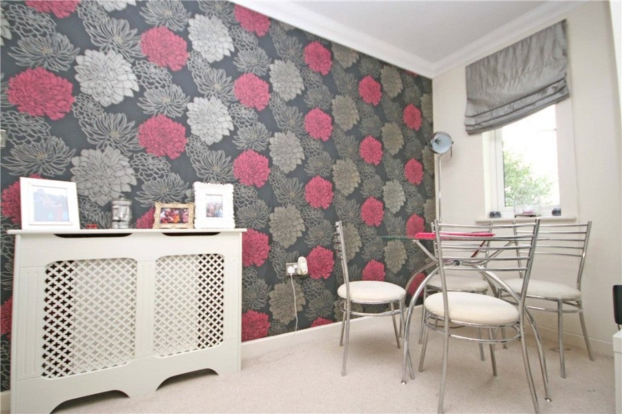Flat Byron Road in Borough of Runnymede