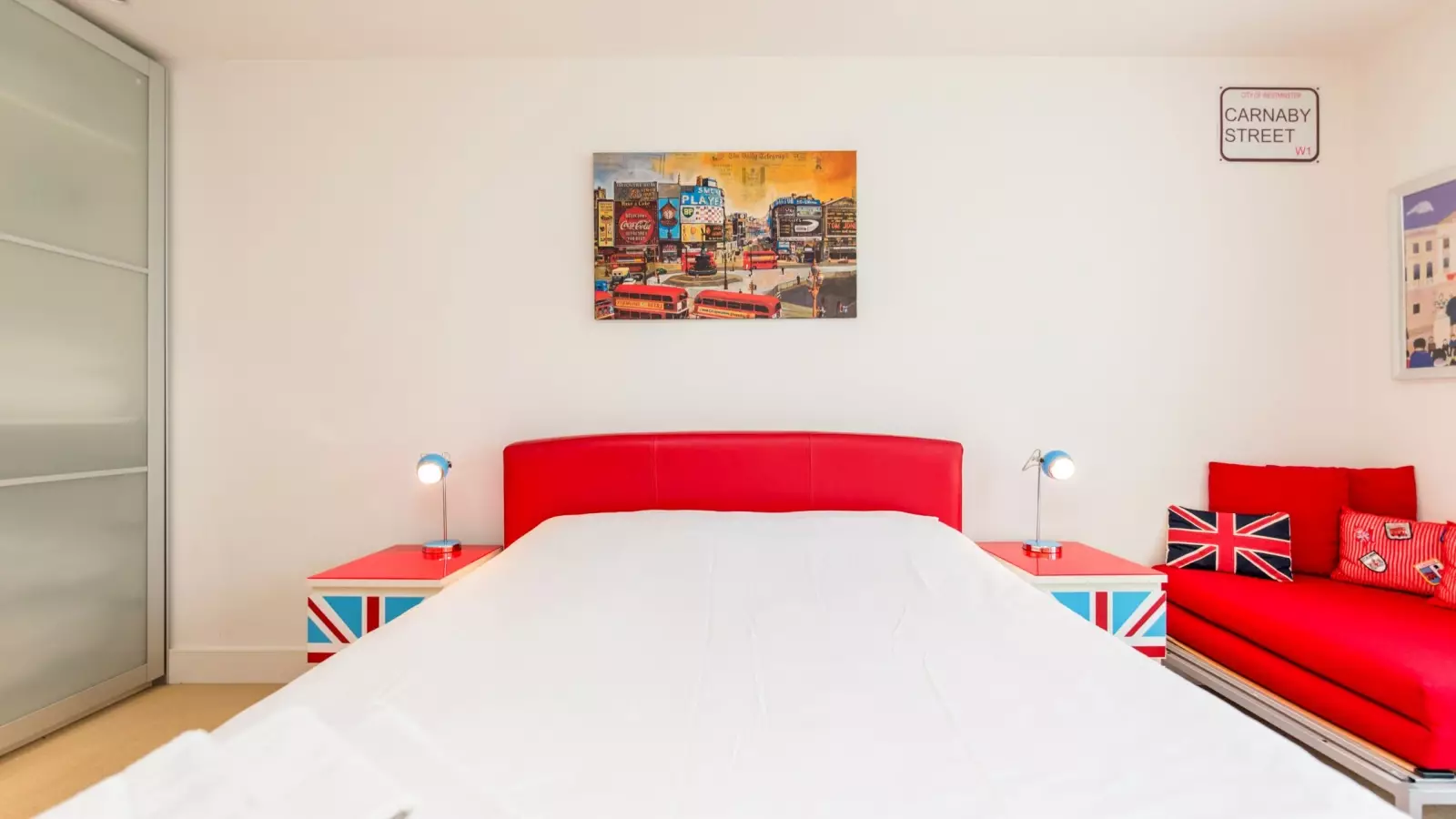 Flat Llewellyn Street in Greater London