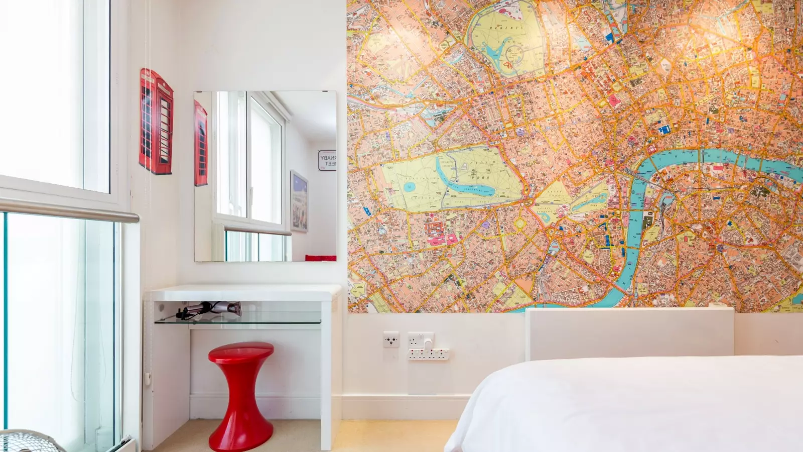 Flat Llewellyn Street in Greater London