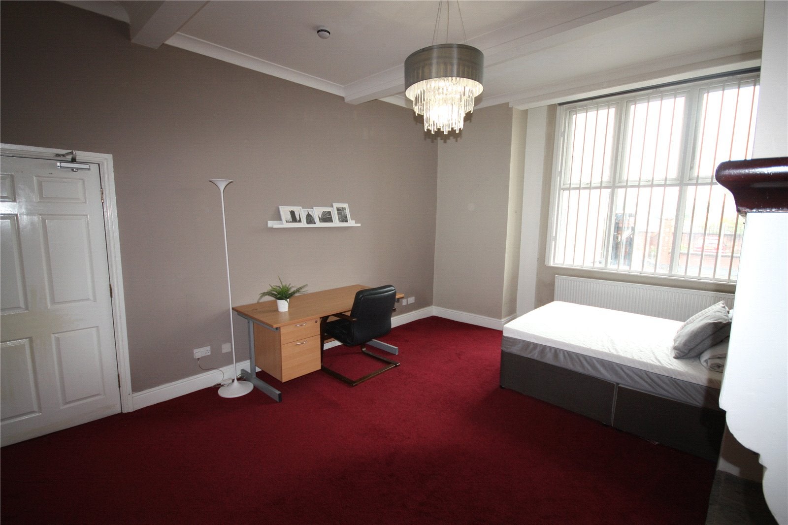 Room Crescent in Salford
