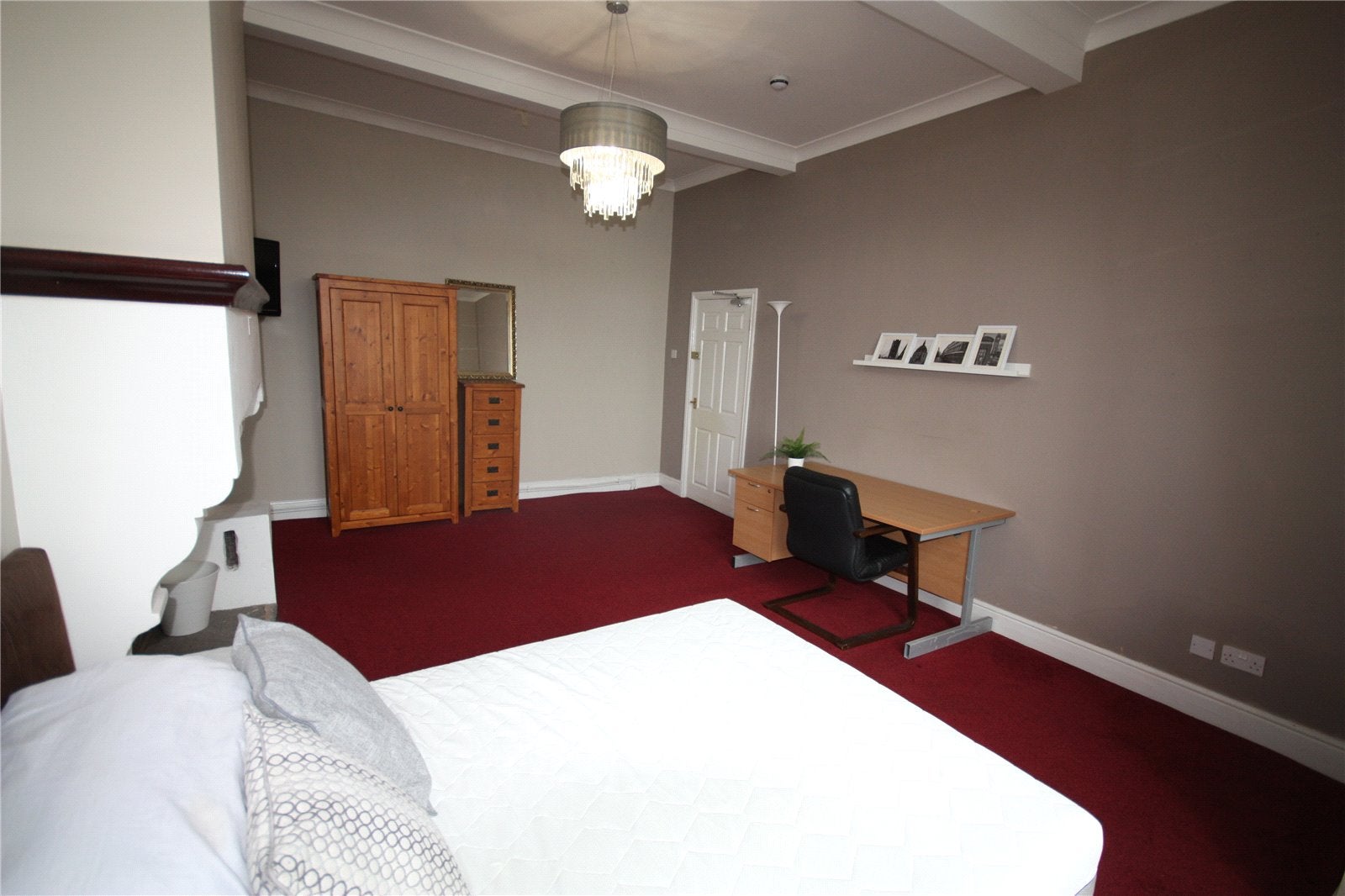 Room Crescent in Salford