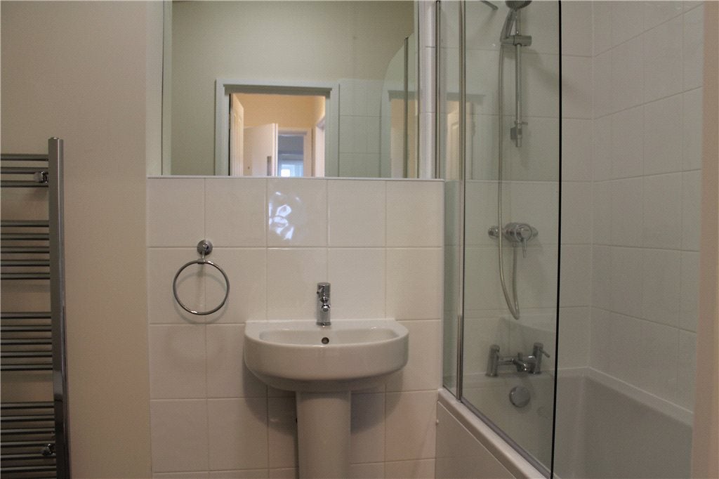 Flat Tattenham Crescent in Reigate and Banstead