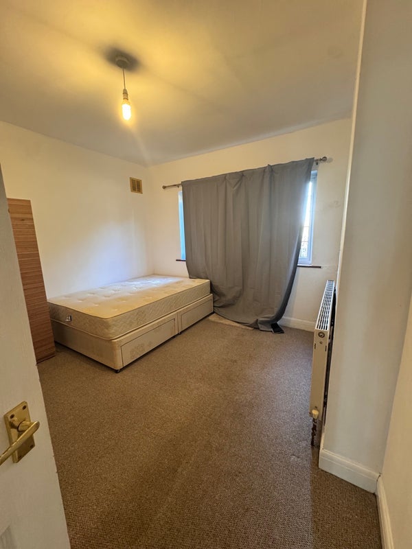 Room Epsom Road in Greater London