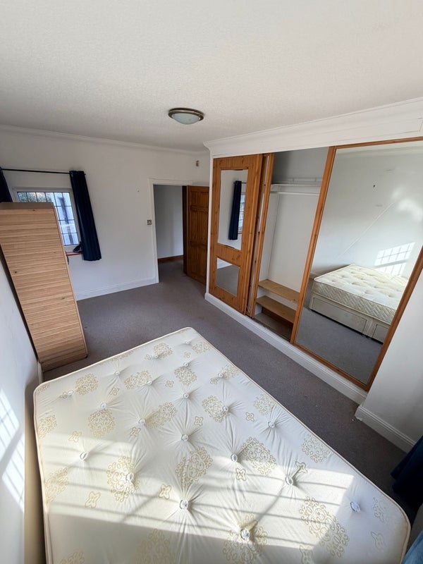 Room Epsom Road in Greater London