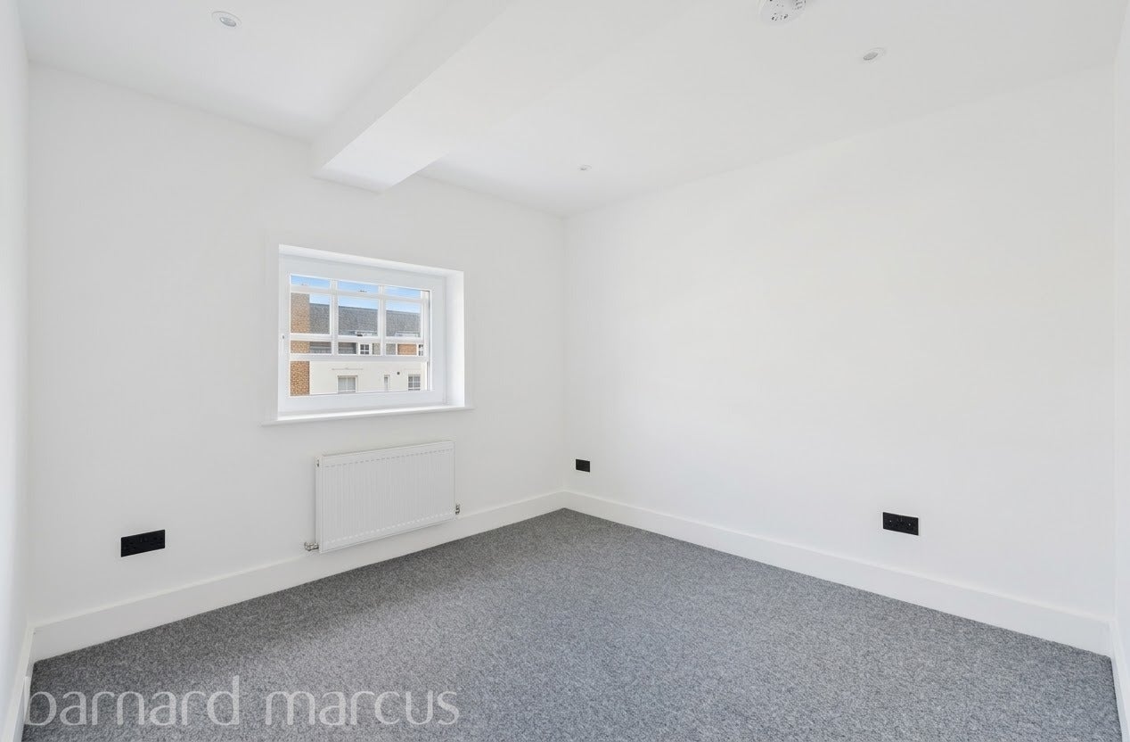 Flat Farnborough Passage in Mole Valley
