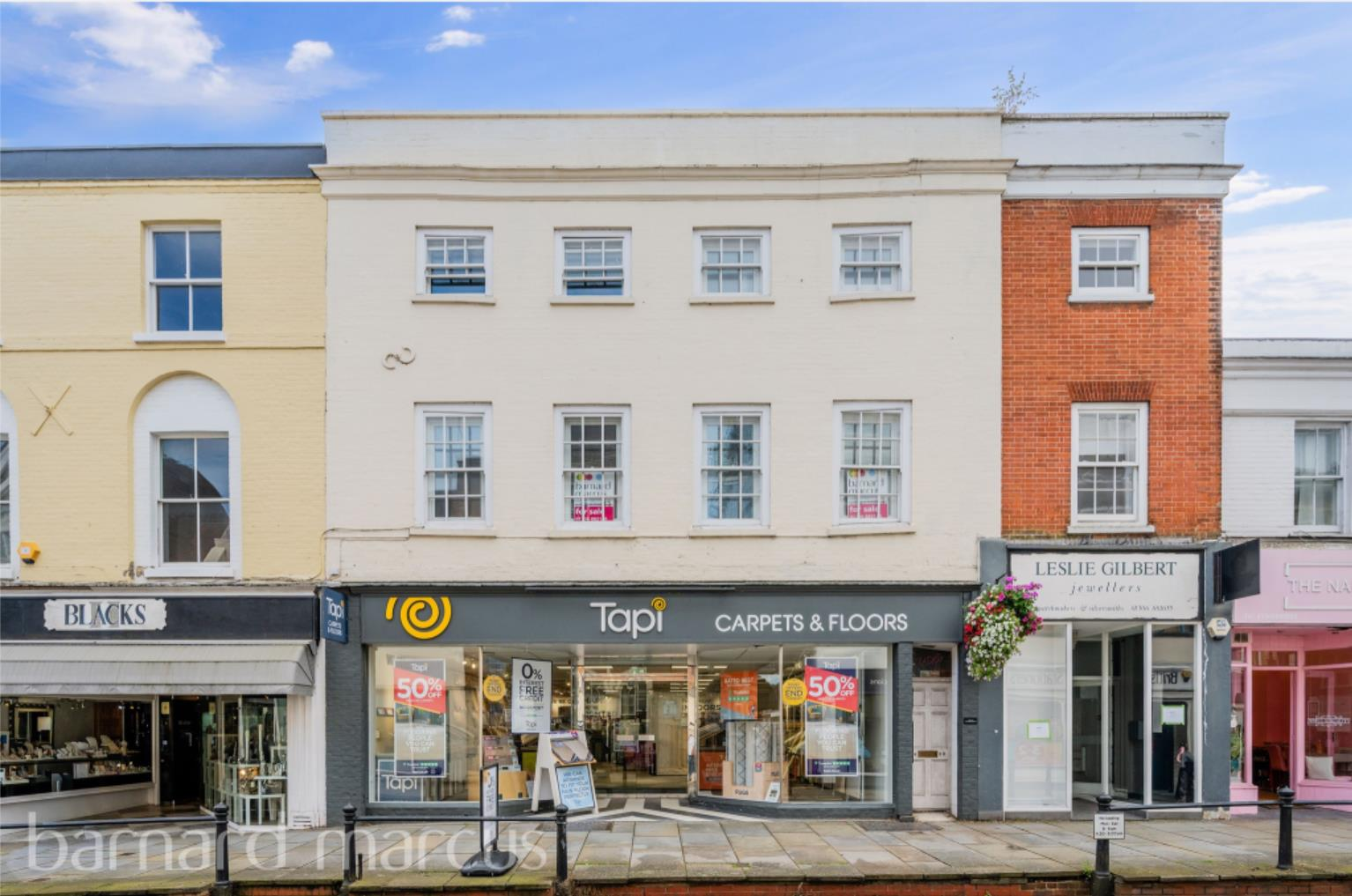 Flat Farnborough Passage in Mole Valley