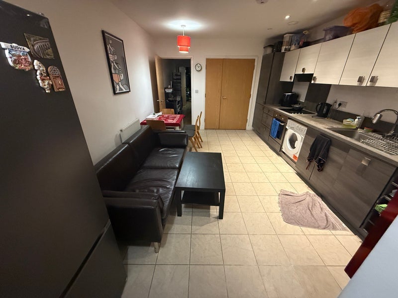 Room Grant Square in Greater London