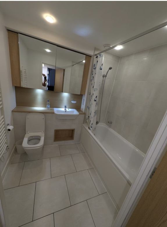 Room Grant Square in Greater London