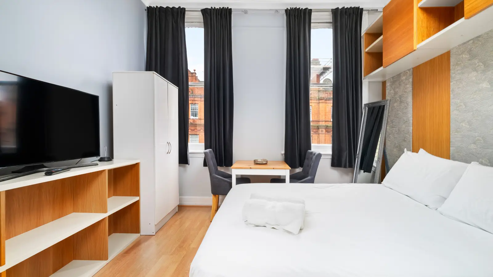 Flat Bolton Gardens in Greater London