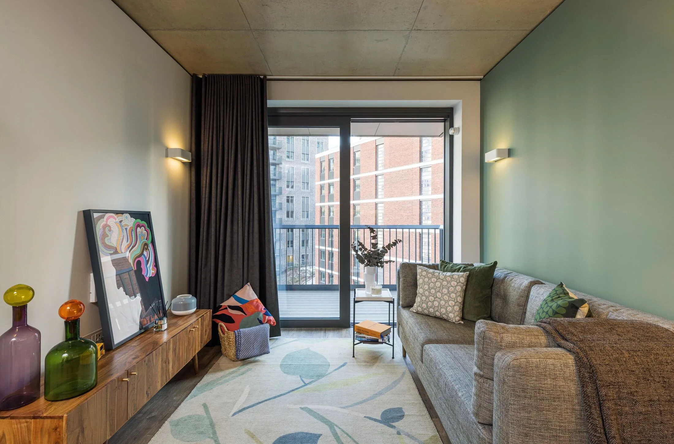 Flat Spanish Steps in Greater London