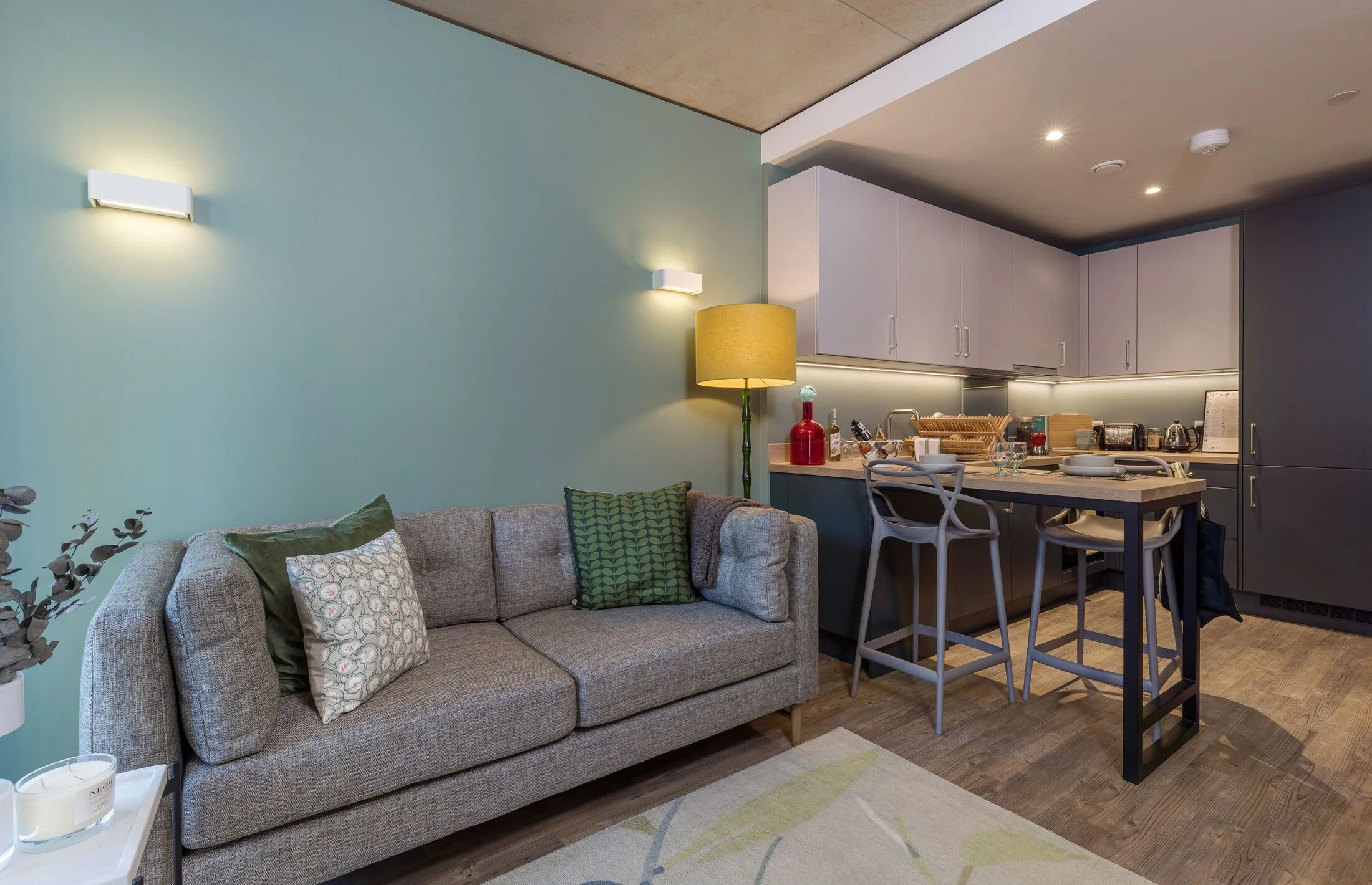 Flat Spanish Steps in Greater London