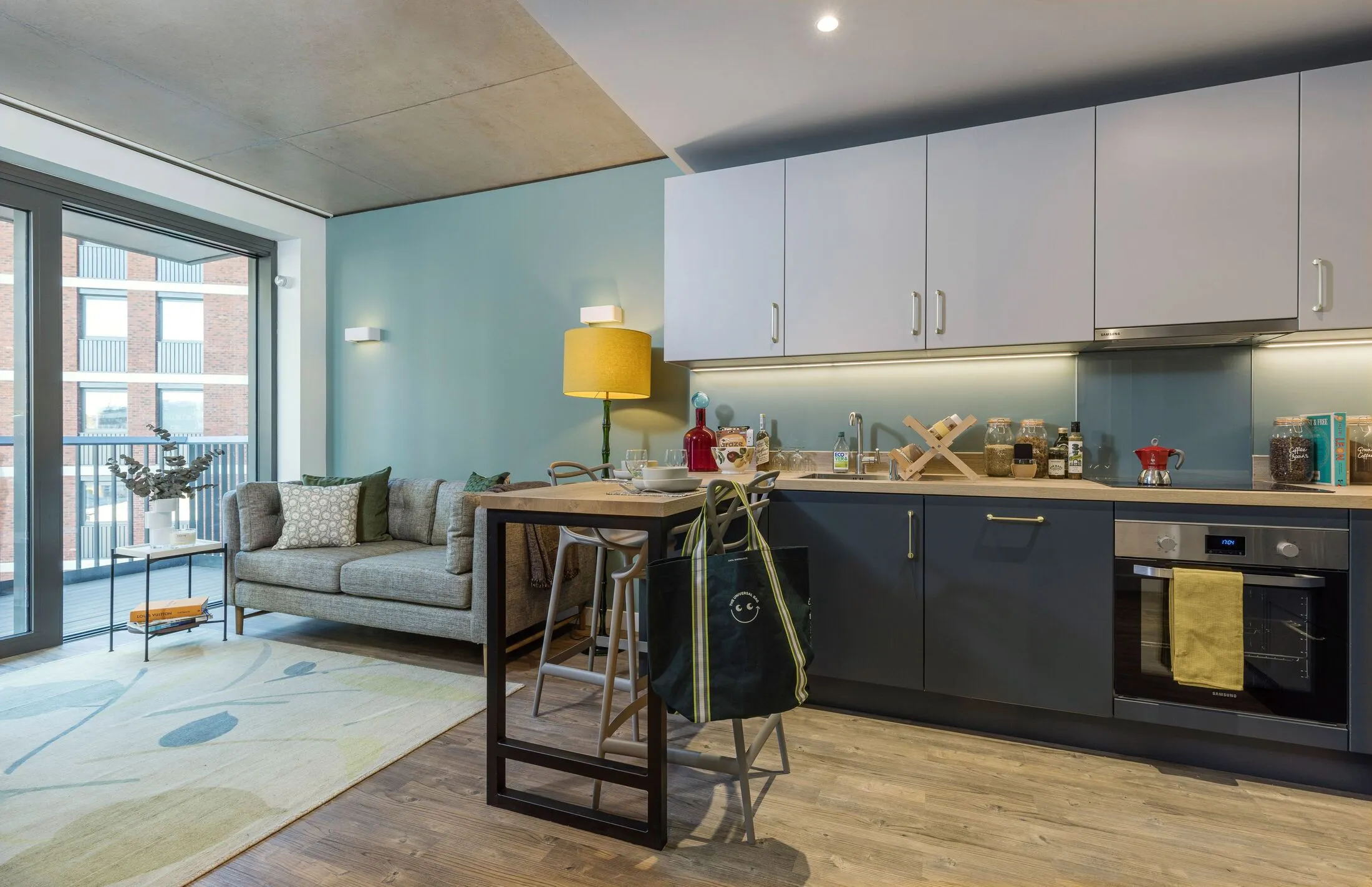 Flat Spanish Steps in Greater London