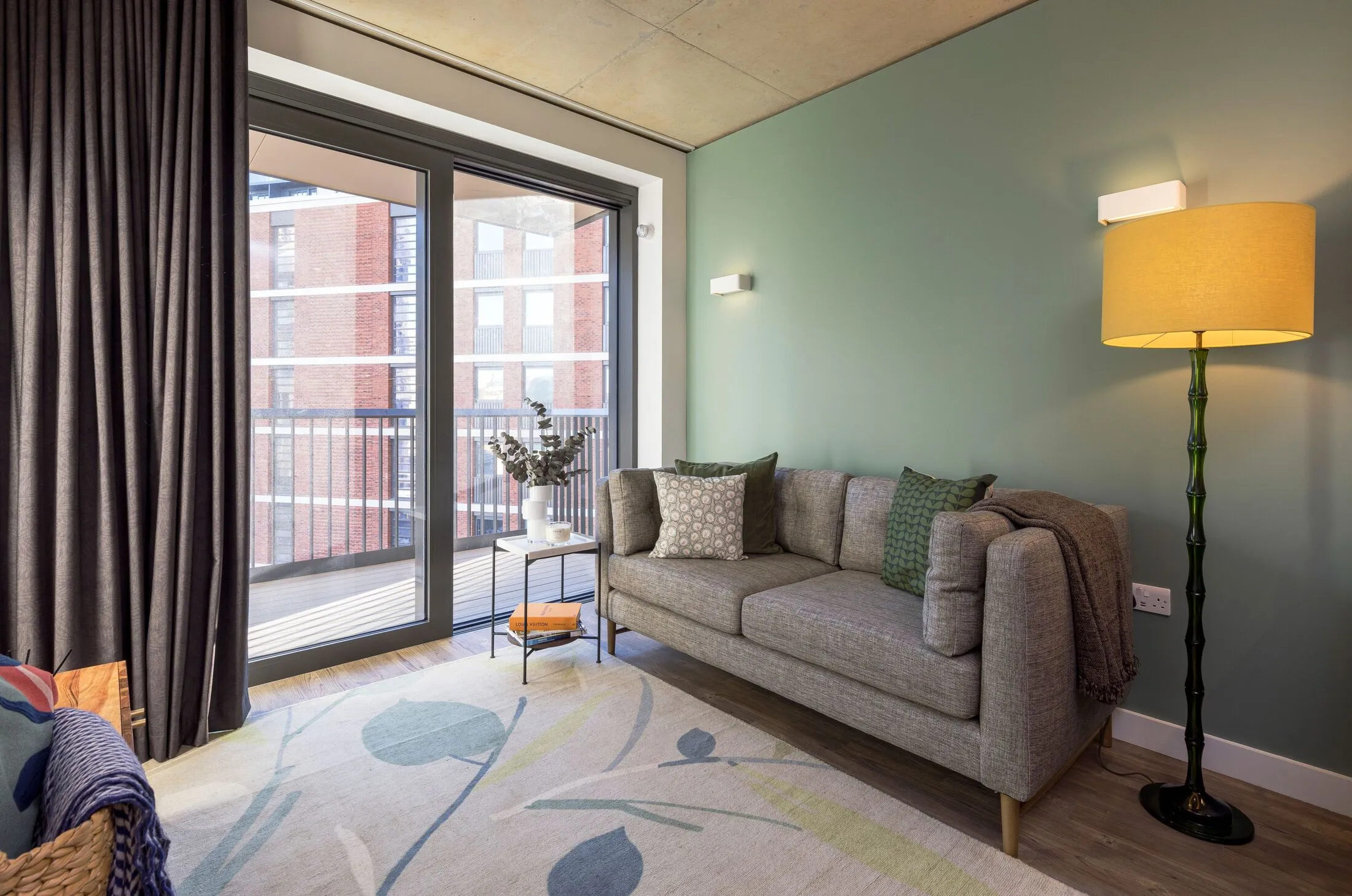 Flat Spanish Steps in Greater London