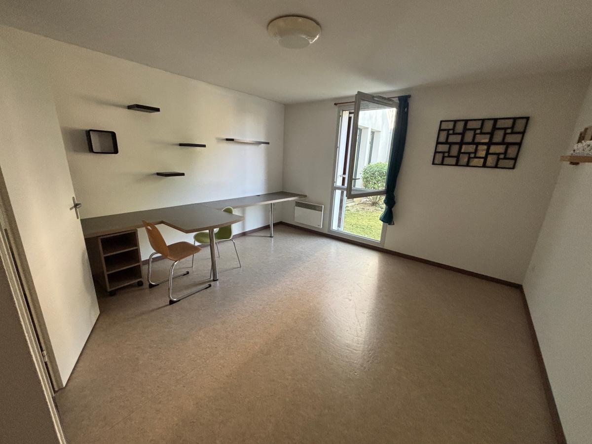 Flat Route de Narbonne in Auzeville-Tolosane
