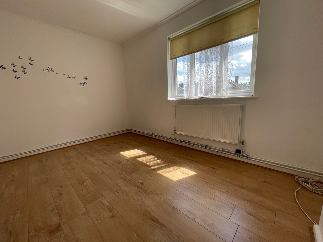 Flat Manor Square in Greater London