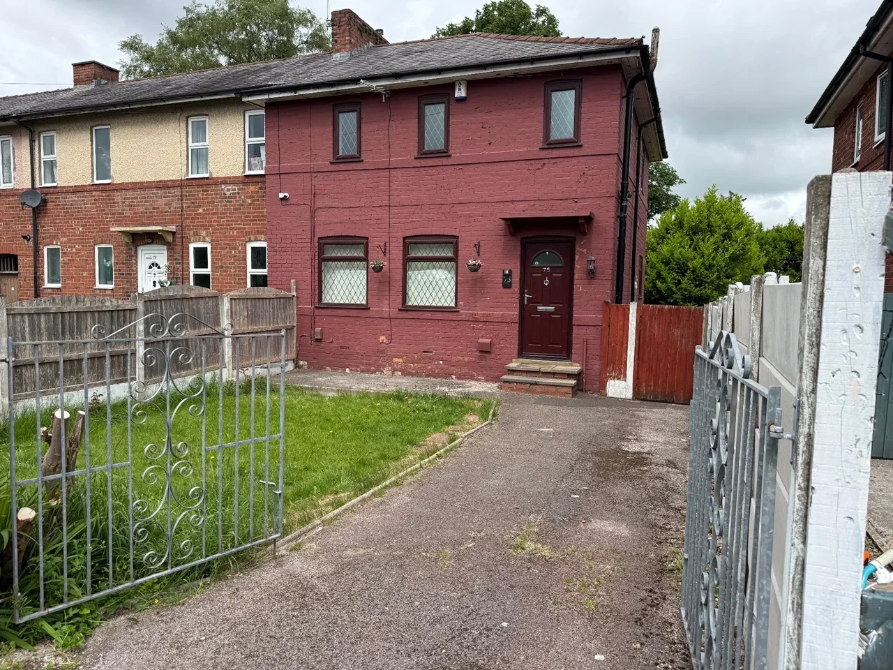 House Manor House Lane in Preston