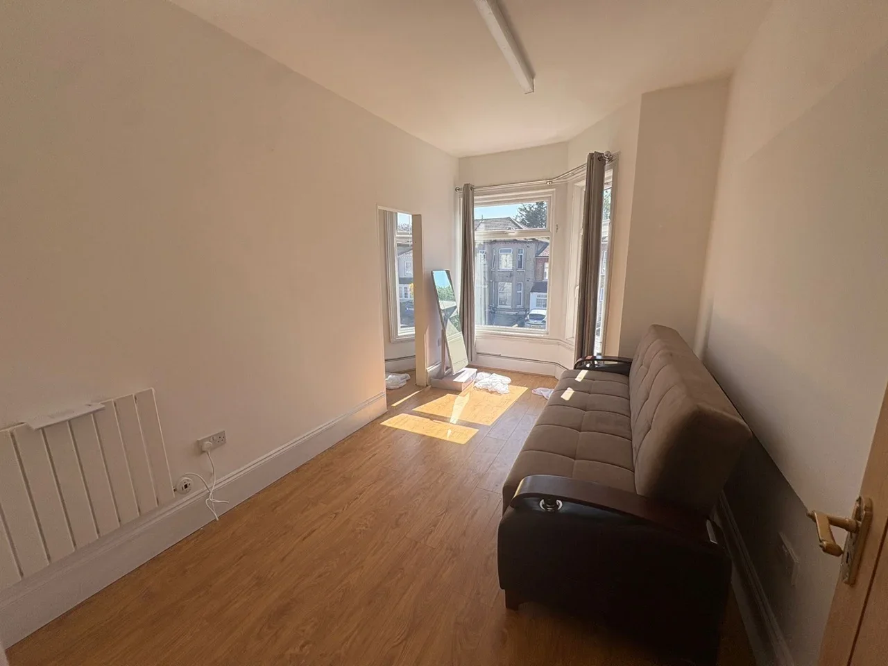 Room Argyle Road in Greater London