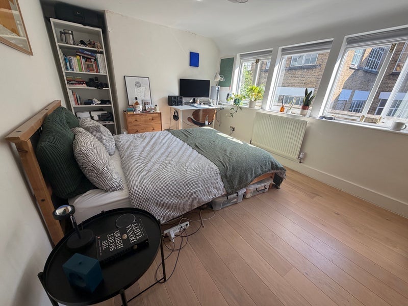 Room St John's Square in Greater London