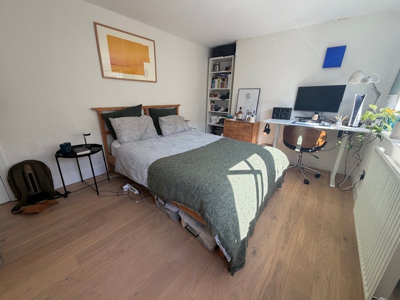 Room St John's Square in Greater London
