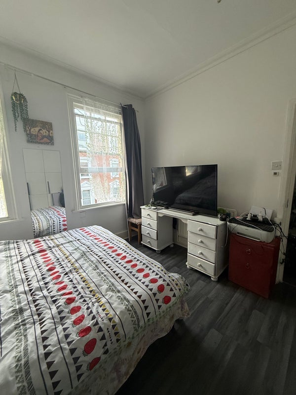 Flat Charleville Road in Greater London