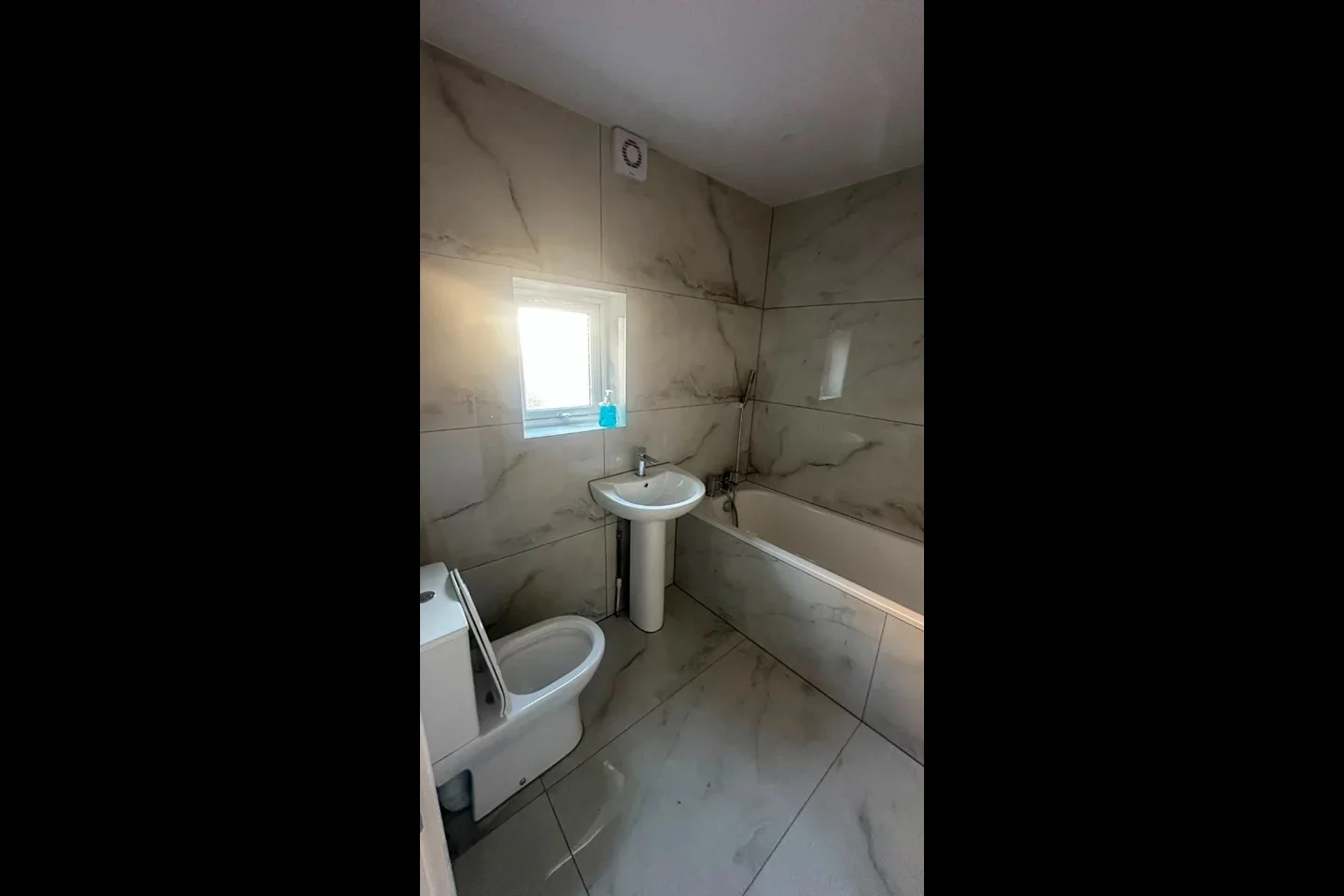 Flat Mafeking Avenue in Greater London