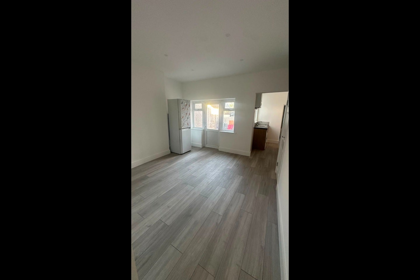 Flat Mafeking Avenue in Greater London
