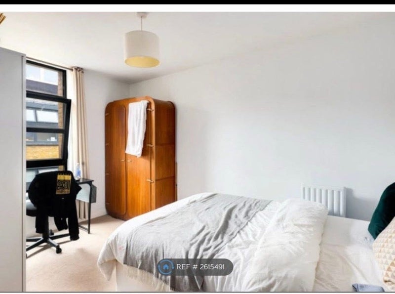 Room Gransden Avenue in Greater London