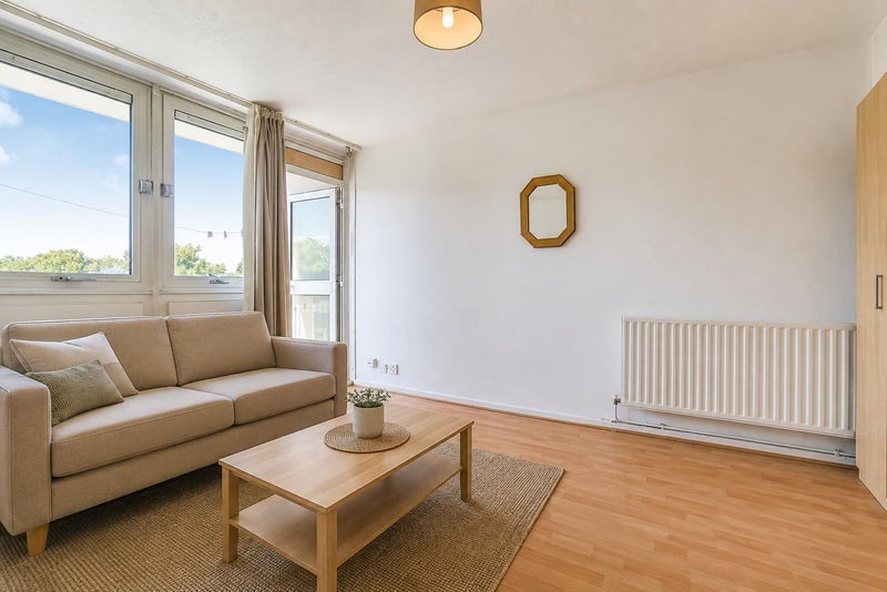 Room Rowley Gardens in Greater London