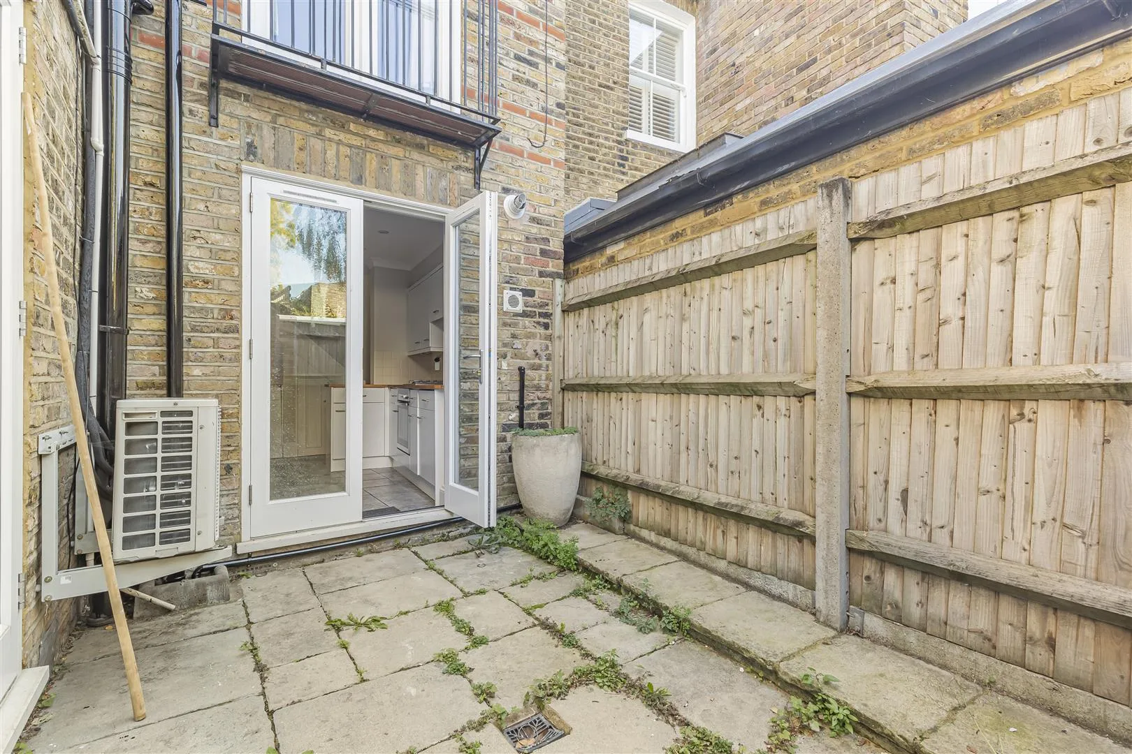 House Vineyard Path in Greater London