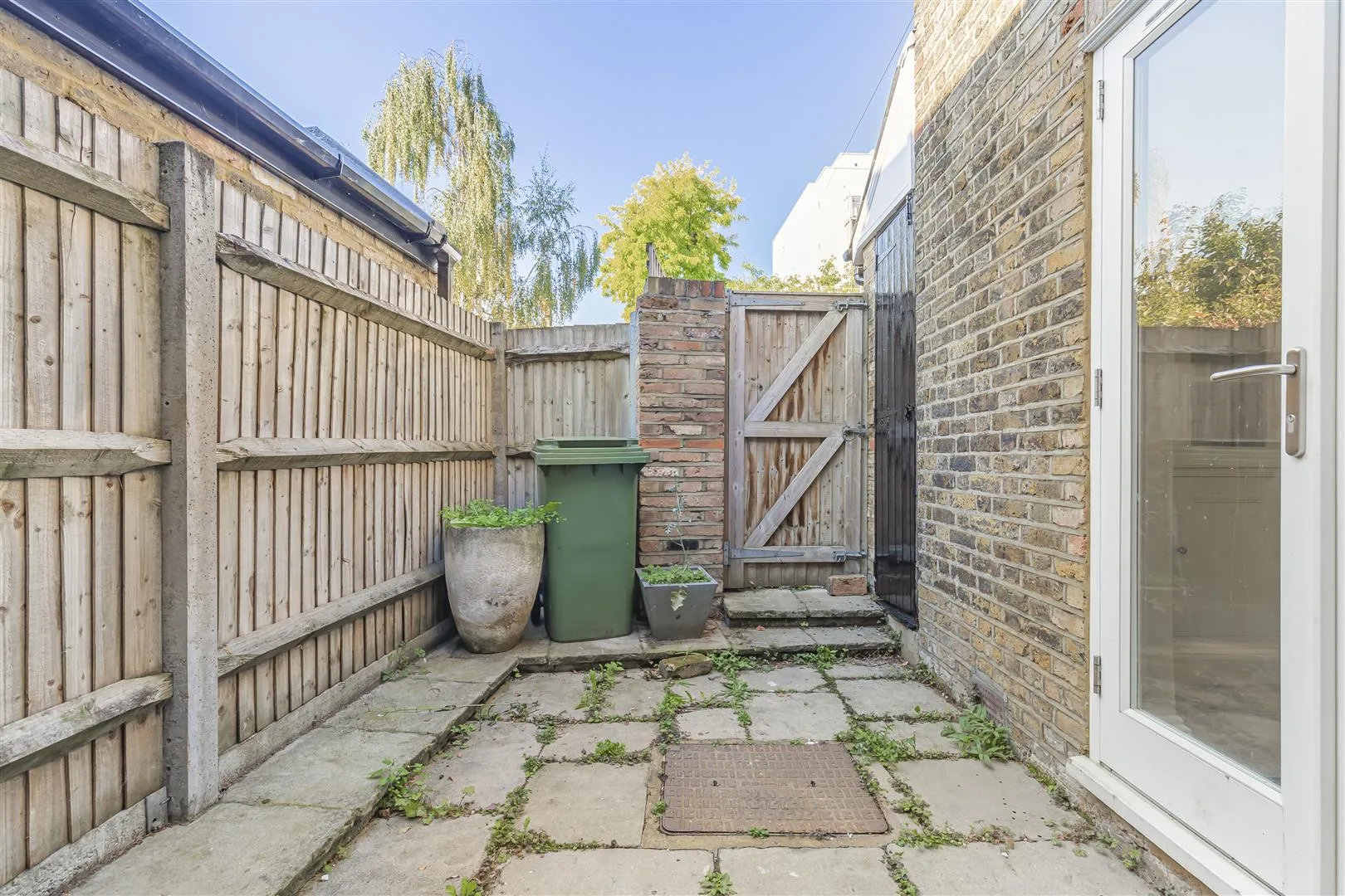 House Vineyard Path in Greater London