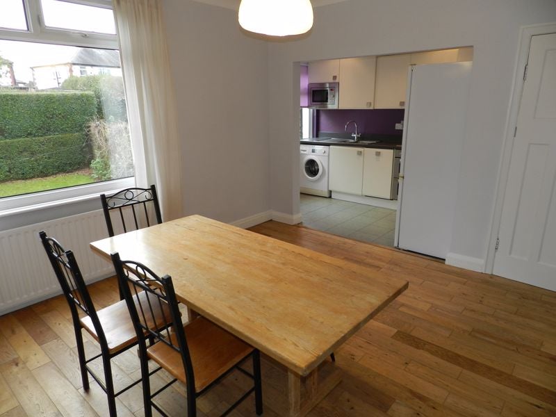 House Broomfield Crescent in Leeds