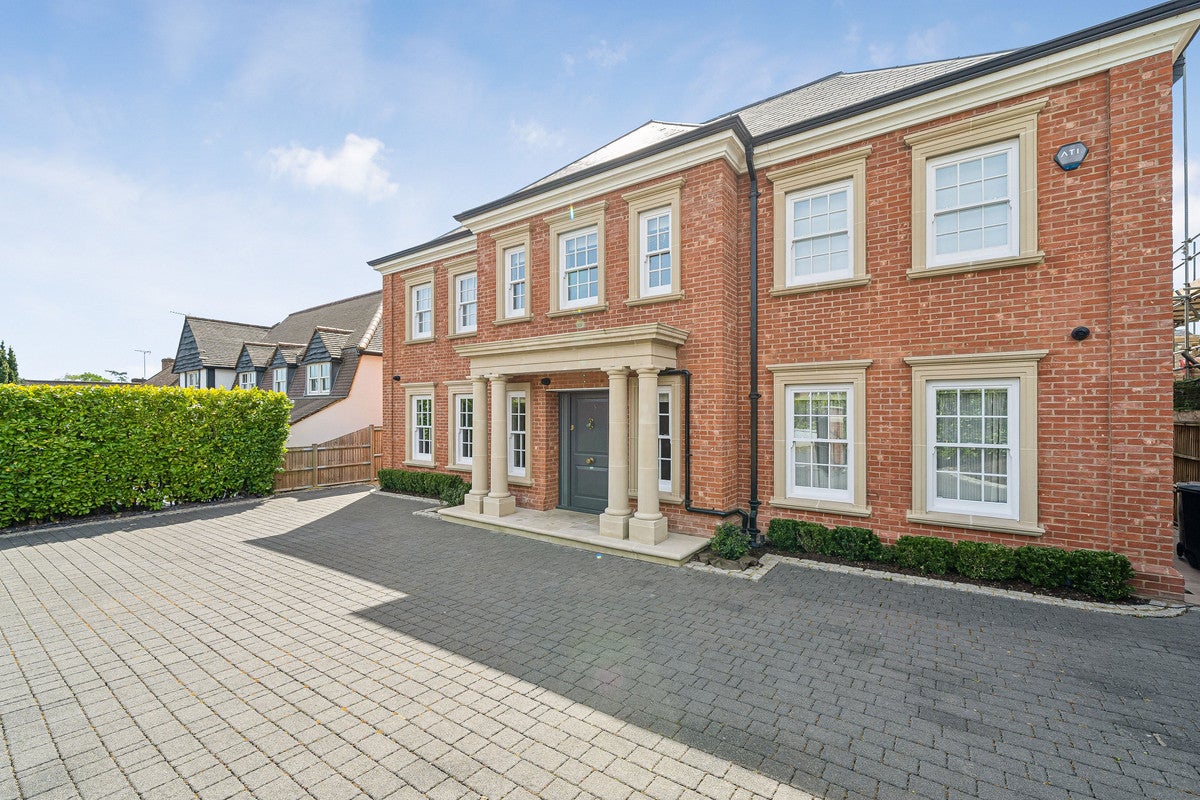 House Mizen Close in Cobham