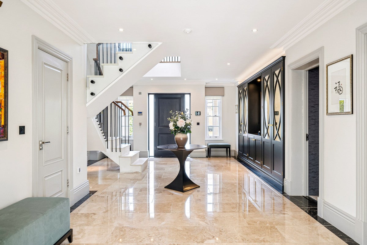 House Mizen Close in Cobham