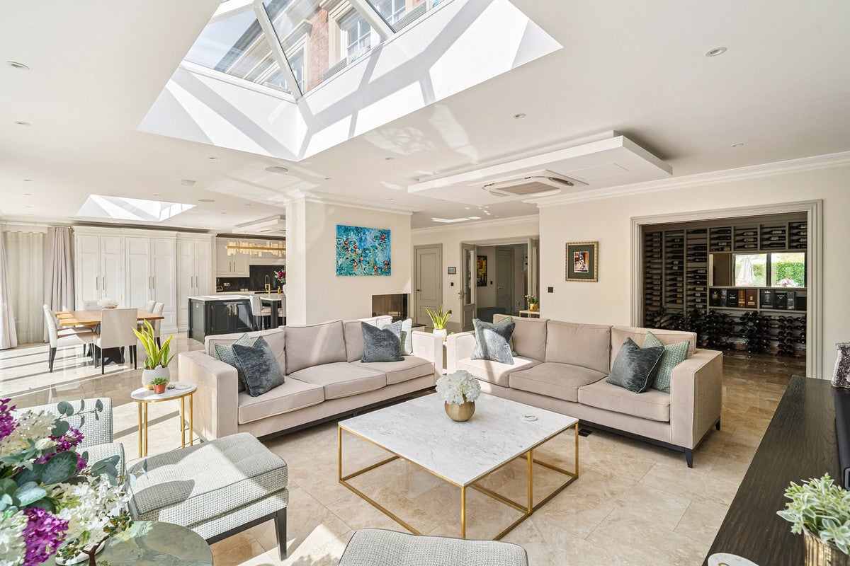 House Mizen Close in Cobham