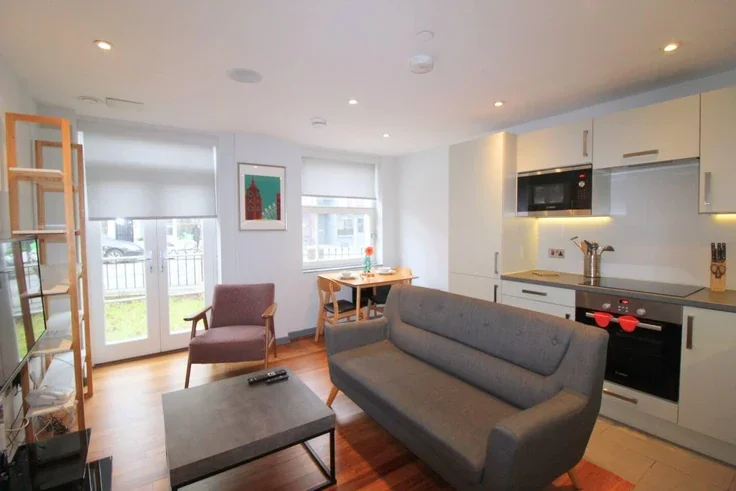 Flat Sheen Park in Greater London