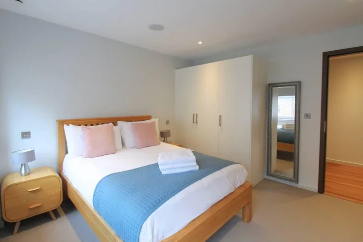 Flat Sheen Park in Greater London