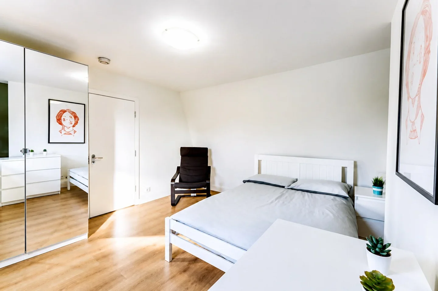 Room High Road in Greater London