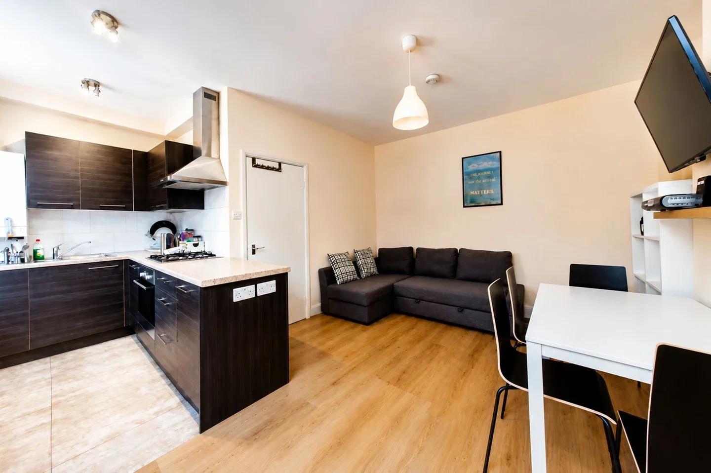 Room High Road in Greater London