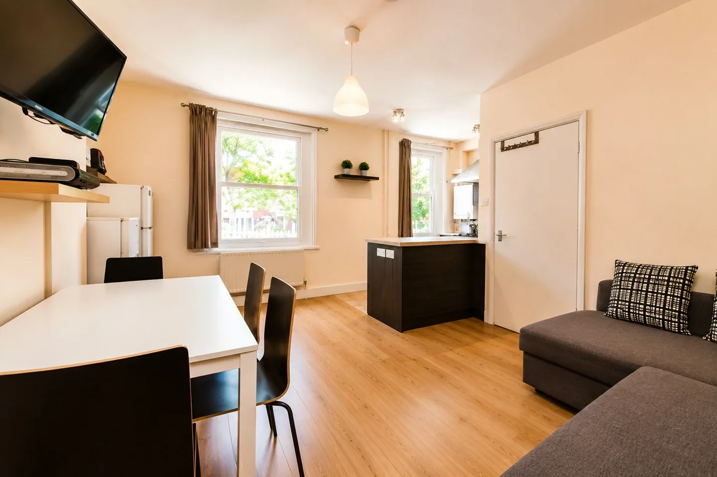 Room High Road in Greater London