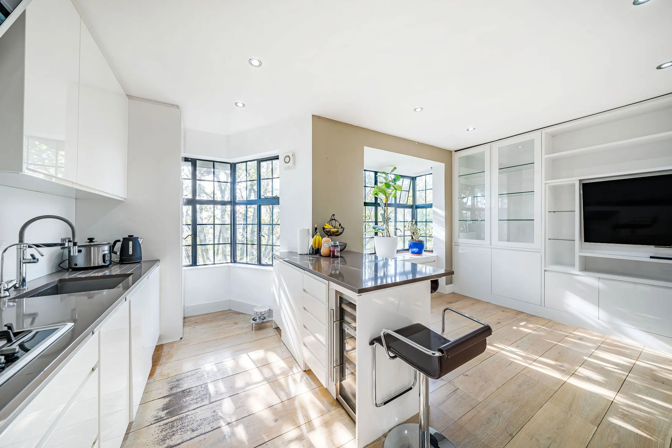 Flat Ebbisham Drive in Greater London