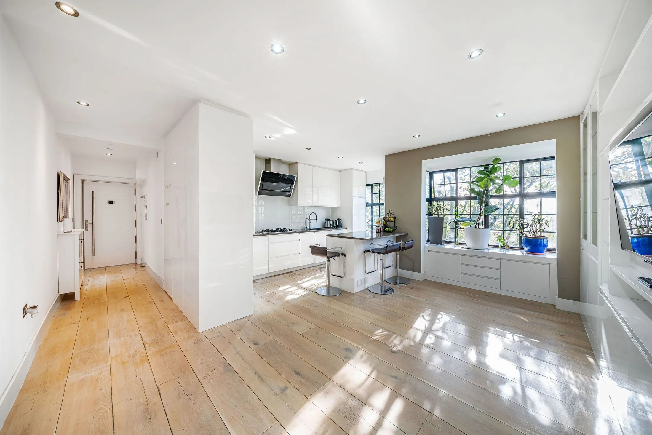 Flat Ebbisham Drive in Greater London