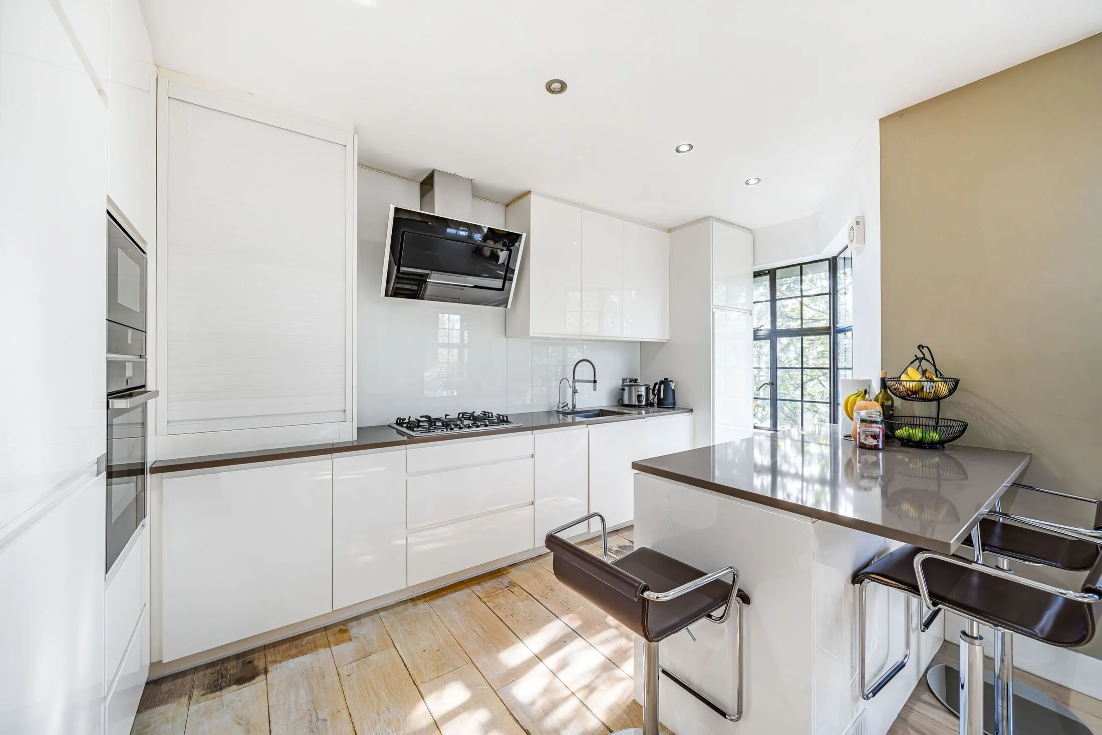 Flat Ebbisham Drive in Greater London