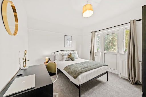 House Fairfield Drive in Greater London