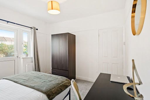 Room Fairfield Drive in Greater London