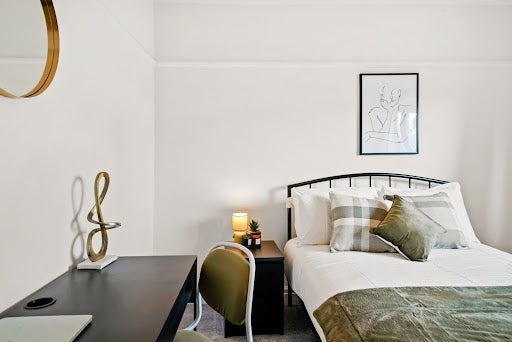 Room Cleveley Crescent in Greater London