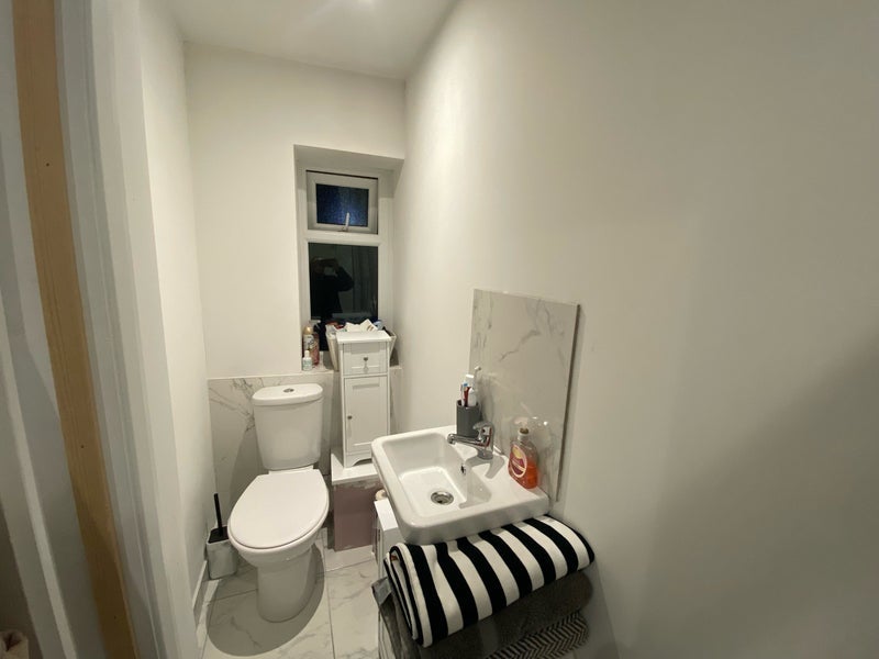Room Gloucester Road in Crawley
