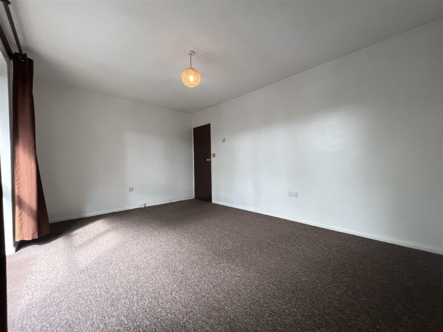 Flat Lambourne Court in Greater London