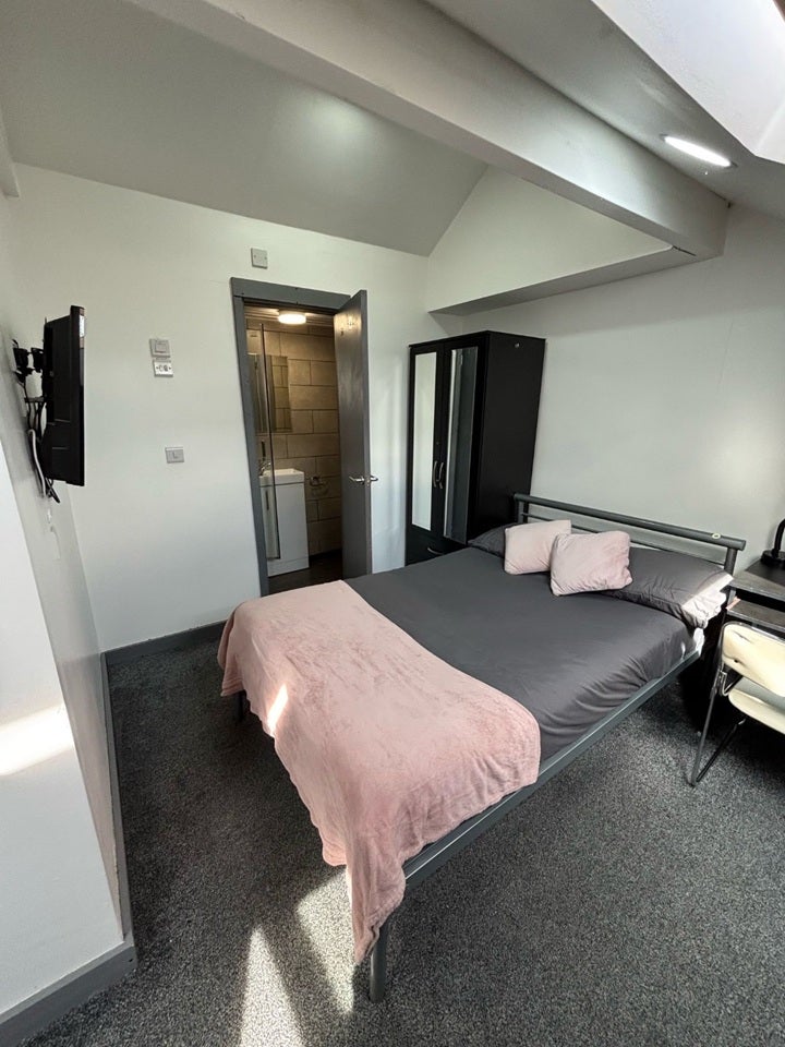 Room Oak Tree Lane in Birmingham