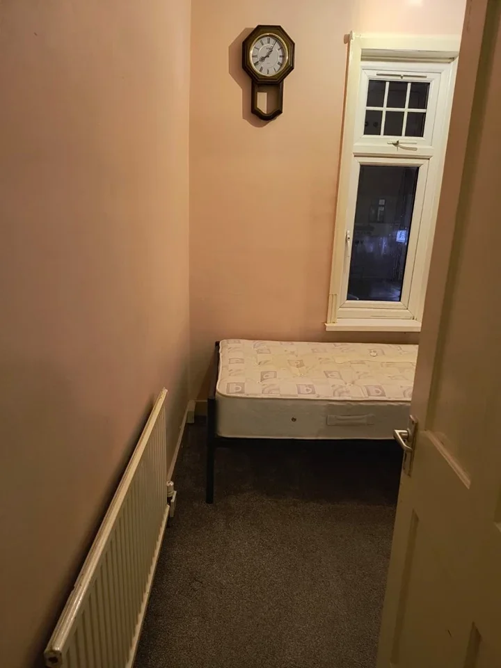 Room Aldborough Road South in Greater London