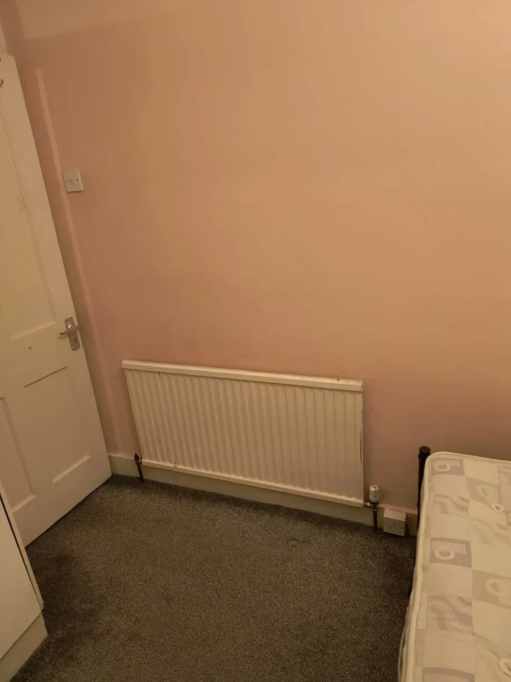 Room Aldborough Road South in Greater London